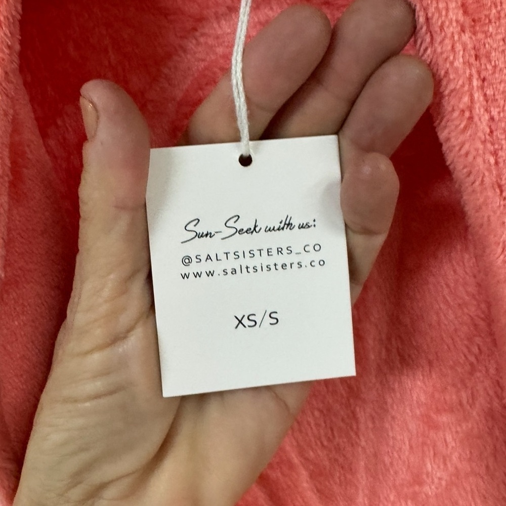 Salt Sisters Plush Shell Robe. - Picture 7 of 10